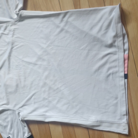 Paris Saint-Germain White and Pink Jersey - Picture 14 of 15